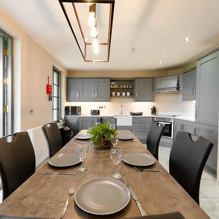 Escape Ordinary At Lough Erne Golf Village Enniskillen Exterior foto