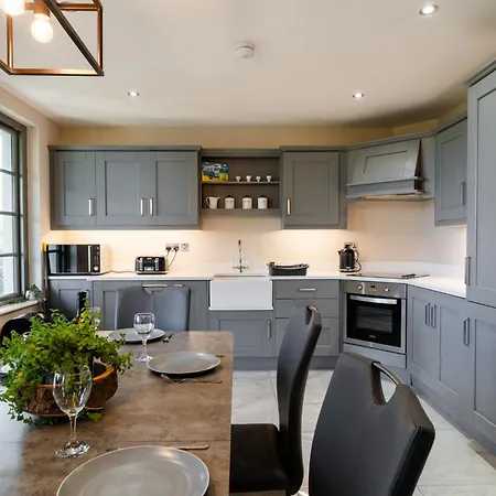 Escape Ordinary At Lough Erne Golf Village Enniskillen Exterior foto